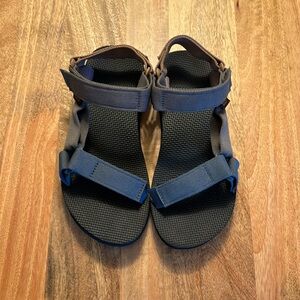 Men’s Teva size 7